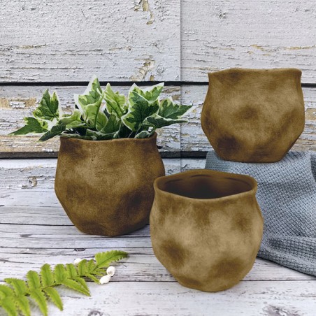 ΚΑΣΠΩ ΣΤΡΟΓΓΥΛΟ ΚΑΦΕ ΠΟΥΓΚΙ ΜΕ ΒΑΘΟΥΛΩΜΑΤΑ ΜΕΓΑΛΟ - Φ16x14cm 1/12ΚΙΒ – Δίνει premium χαρακτήρα στο περιβάλλον | iroots.gr