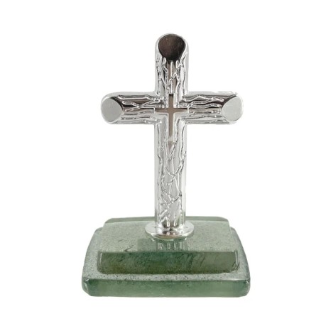 ΕΠΙΤΡΑΠΕΖΙΟΣ ΜΕΤΑΛΛΙΚΟΣ ΣΤΑΥΡΟΣ ΑΣΗΜΙ ΣΕ ΓΥΑΛΙΝΗ ΒΑΣΗ ΛΑΔΙ - Υ12cm – Δημιουργεί αίσθηση πολυτέλειας χωρίς κόπο | iroots.gr