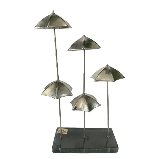 ΕΠΙΤΡΑΠΕΖΙΟ ΜΕΤΑΛΛΙΚΟ ΔΙΑΚΟΣΜΗΤΙΚΟ 5 ΑΣΗΜΙ ΟΜΠΡΕΛΕΣ ΣΕ ΓΥΑΛΙΝΗ ΒΑΣΗ - Y20cm – Προσφέρει μοναδική αισθητική | iroots.gr