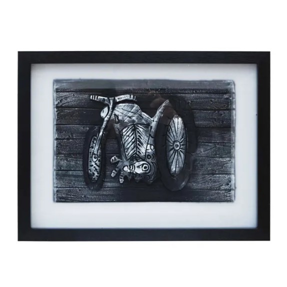 ΠΙΝΑΚΑΣ ΣΕ ΞΥΛΙΝH KOΡΝΙΖΑ/ΓΥΑΛΙ - ΜΟΤΟΣΙΚΛΕΤΑ ΑΣΠΡΟΜΑΥΡΟ 40x30cm 32ΚΙΒ – Δημιουργεί αίσθηση πολυτέλειας χωρίς κόπο | iroots.gr