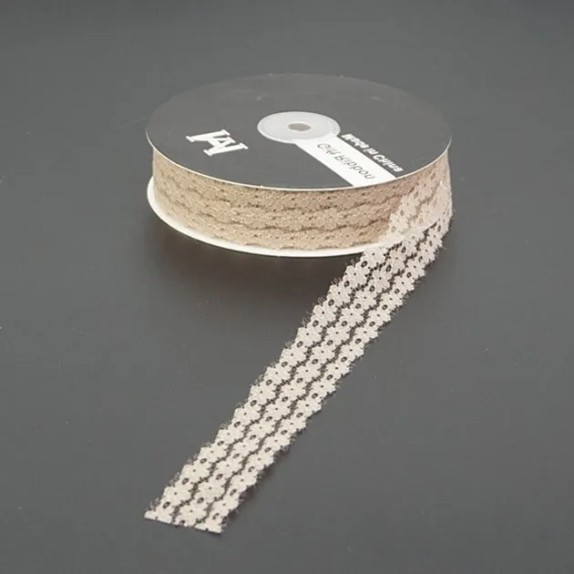 ΚΑΦΕ ΔΑΝΤΕΛΑ ΣΚΛΗΡΗ ΠΟΛΥΕΣΤΕΡΙΚΗ 2.5cm X 35yd 15/ΚΙΒ – Δημιουργεί αίσθηση πολυτέλειας χωρίς κόπο | iroots.gr