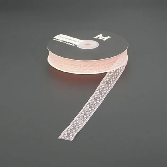 ΣΟΜΟΝ ΔΑΝΤΕΛΑ ΣΚΛΗΡΗ ΠΟΛΥΕΣΤΕΡΙΚΗ 1.8cm X 50yd 15/ΚΙΒ – Δημιουργεί αίσθηση πολυτέλειας χωρίς κόπο | iroots.gr