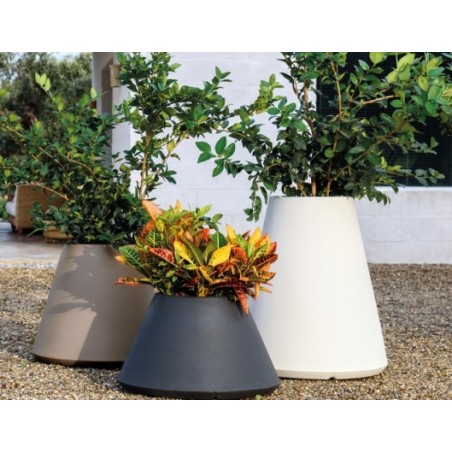 Γλάστρα πλαστική Vulcano rotational διαμέτρου 34/60cm, ύψος 50cm, χρώμα ανθρακί – Δίνει premium χαρακτήρα στο περιβάλλον | iroot