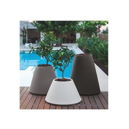 Γλάστρα πλαστική Vulcano rotational διαμέτρου 34/60cm, ύψος 50cm, χρώμα ανθρακί – Δίνει premium χαρακτήρα στο περιβάλλον | iroot